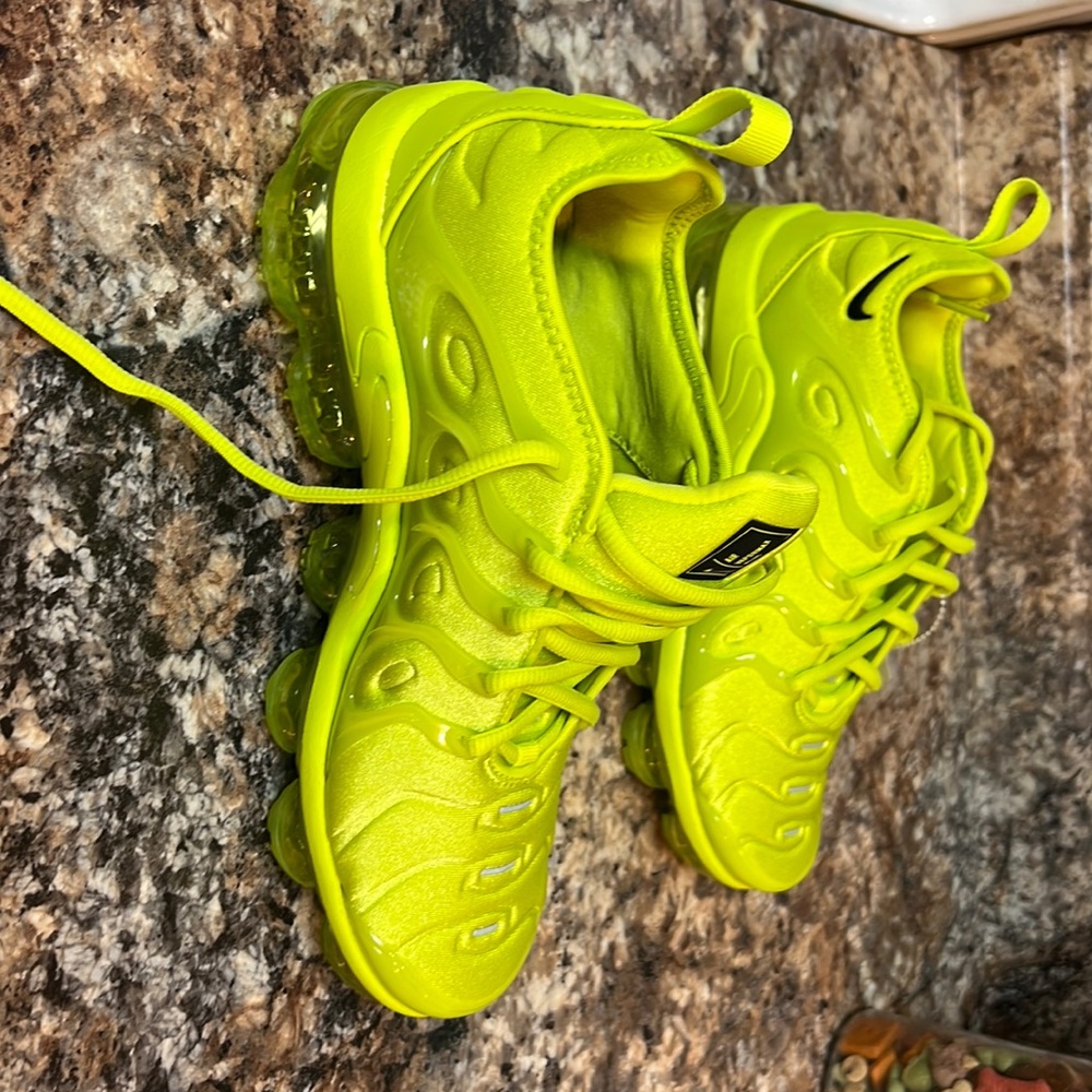 Nike air vapor max plus sneakers size 7